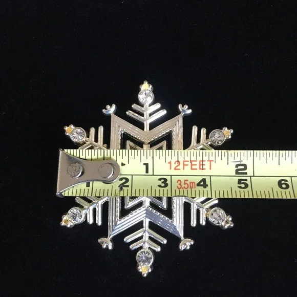 Jewelry - Vintage Silver Tone Snowflake Brooch Pin - Picture 7 of 8